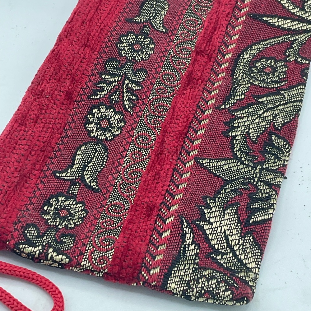 “VINTAGE” Tapestry and Crushed Velvet Red and Gold Patterned Pouch. - Picture 4 of 9